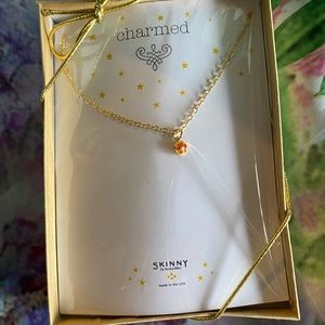 🎈NIB Flower Gold Tone Necklace